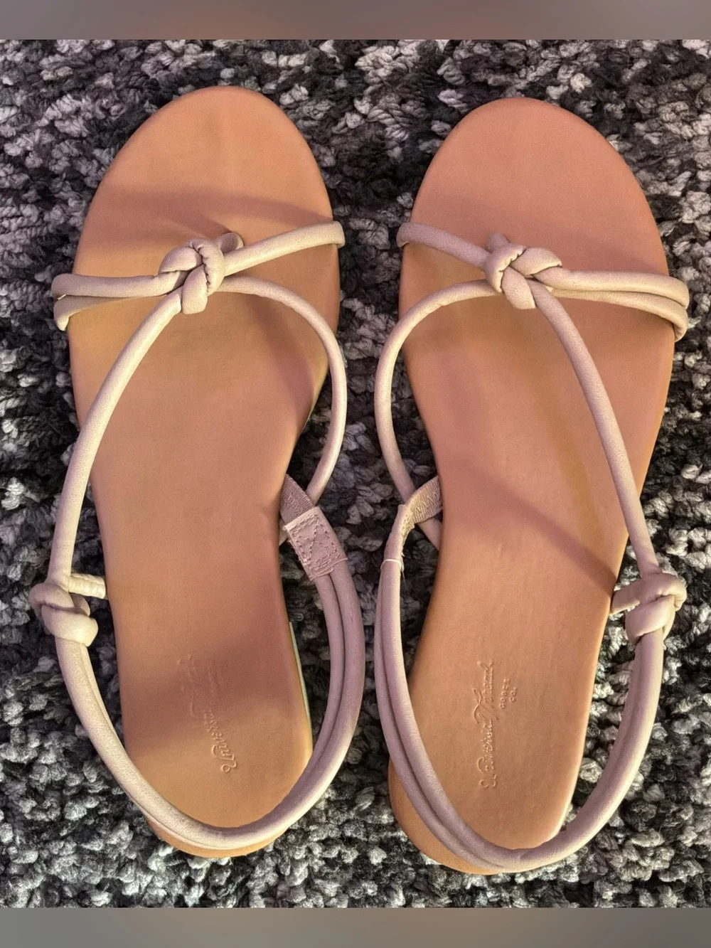 🌙✨ Universal Thread Strappy Flat Sandals Women’s Size 8.5 Nude Great Condition